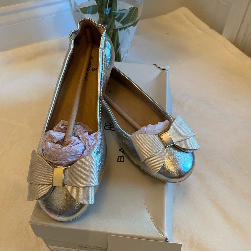 Bandolino Womens Faudoa Gold Bow Ballet Flats